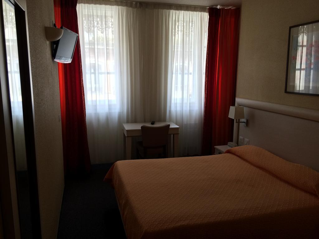 Hotel Elysee Lyon Bagian luar foto